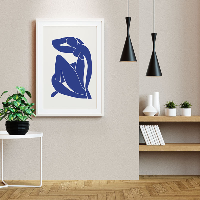 Quadro Blue Nude II ao Lado de Luminárias Pretas.