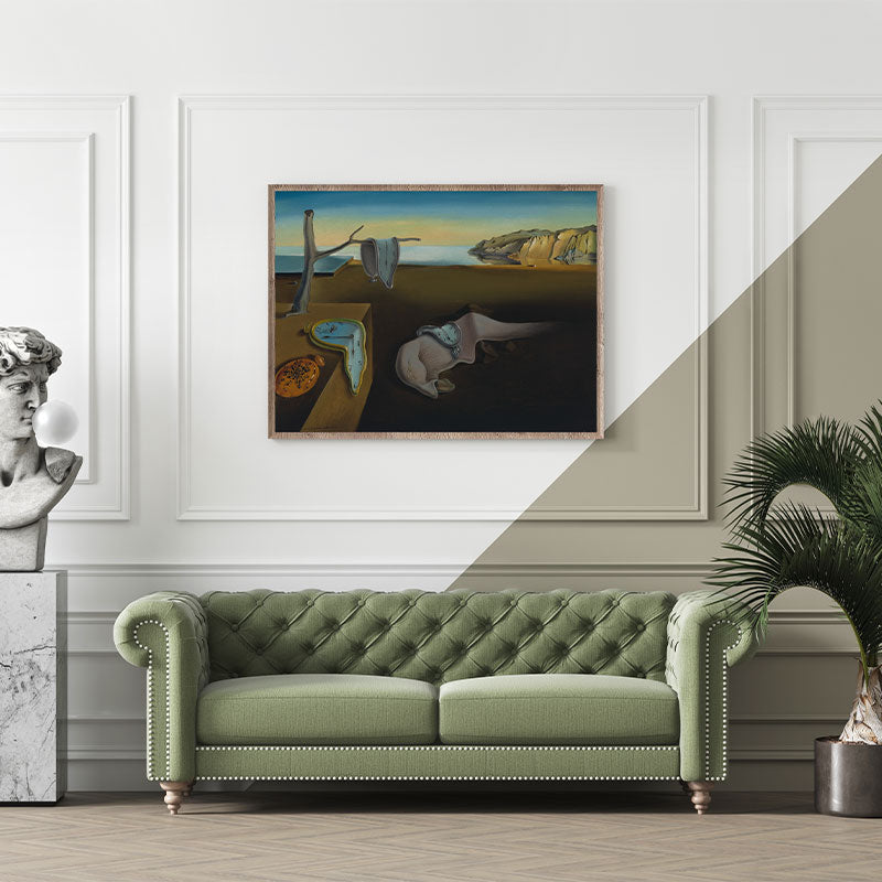 Quadro Decorativo A Persistência Da Memória Pendurado Acima de Sofá Verde