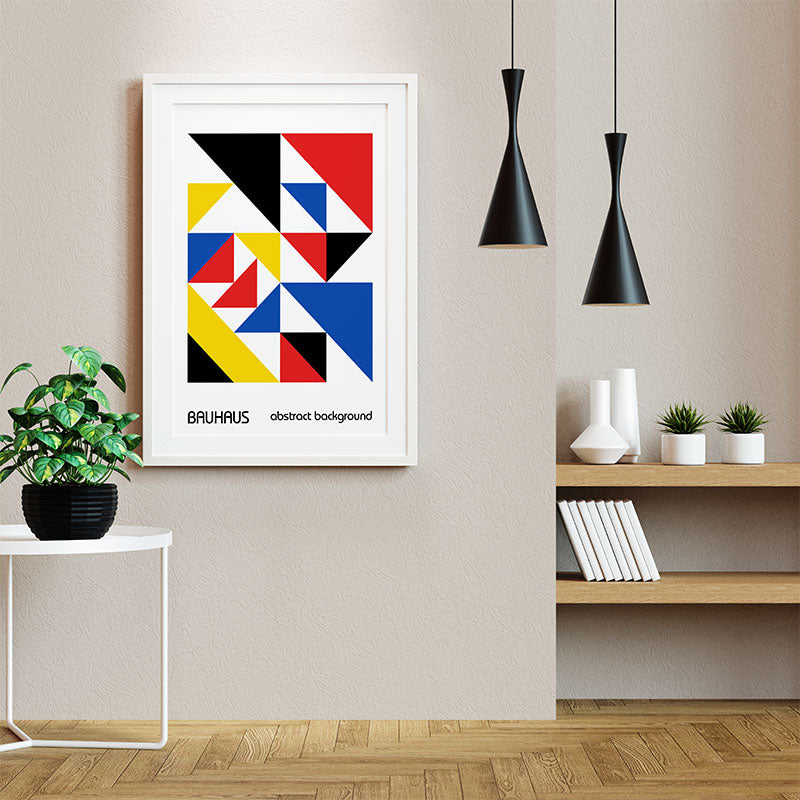 Quadro Decorativo Abstrato Bauhaus Pendurado ao Lado de Luminárias Pretas.