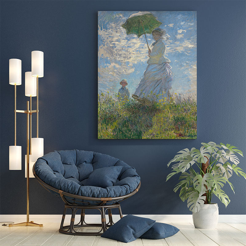 Quadro Decorativo Mulher Com Sombrinha Pendurado em Parede Azul.