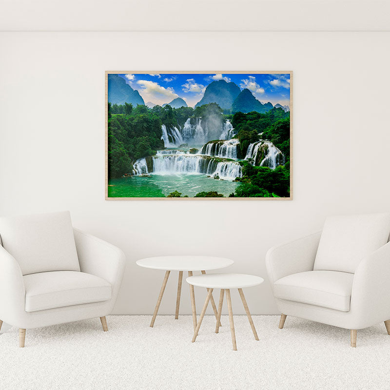 Quadro Decorativo Paisagem Cachoeira Pendurado em Parede Branca.