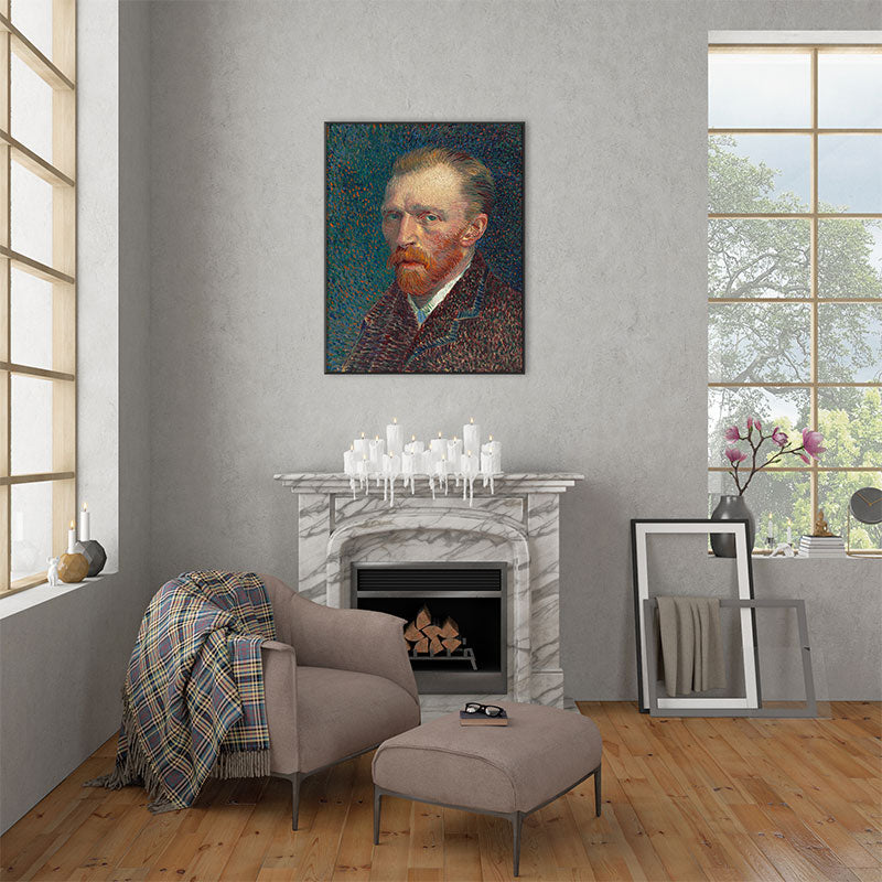 Quadro Decorativo Van Gogh com moldura em ambiente sofisticado, acima de lareira de mármore, ao lado de poltrona bege e janelas amplas.