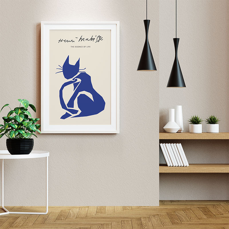 Quadro Gato Azul Matisse Pendurado ao Lado de Luminárias Pretas.