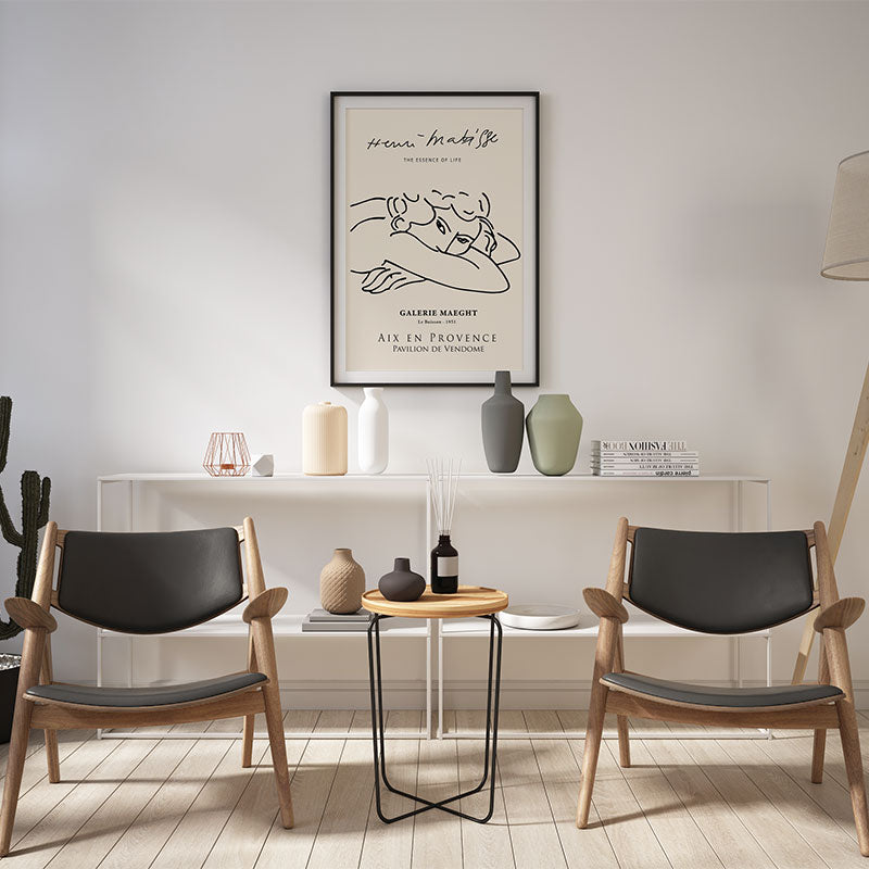 Quadro Minimalista Mulher Matisse Pendurado em Sala Moderna.