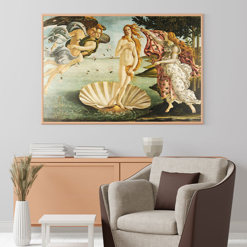 Quadro O Nascimento de Vênus Botticelli Pendurado Acima de Poltrona.