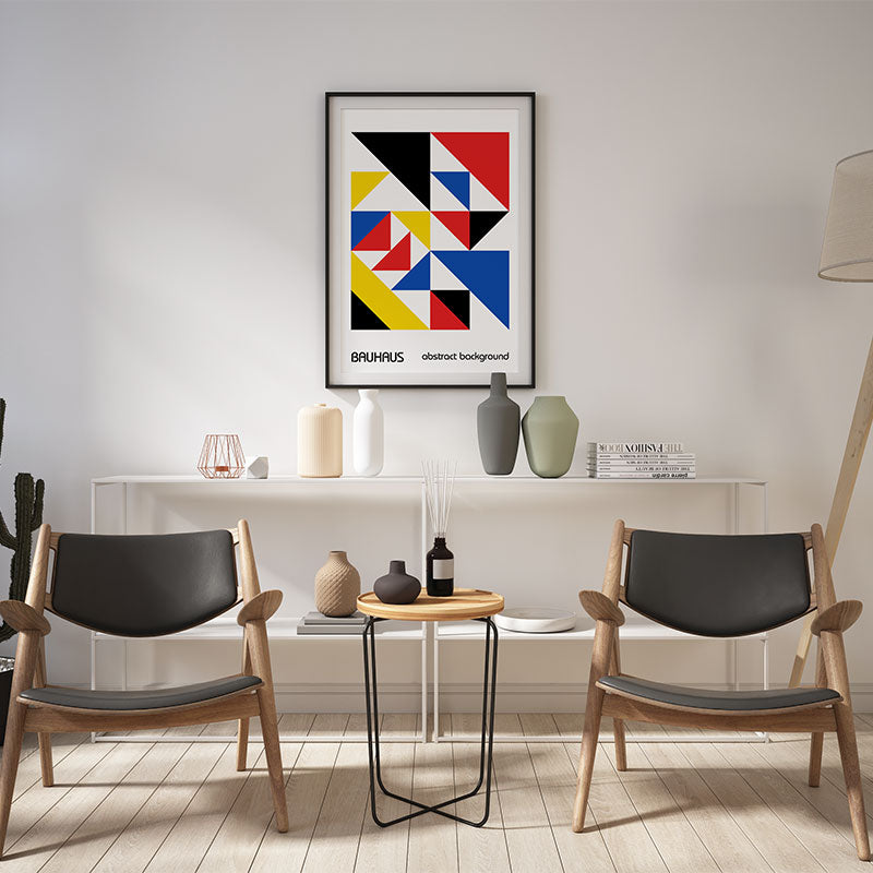 Quadro Decorativo Abstrato Bauhaus Pendurado em Sala Minimalista.