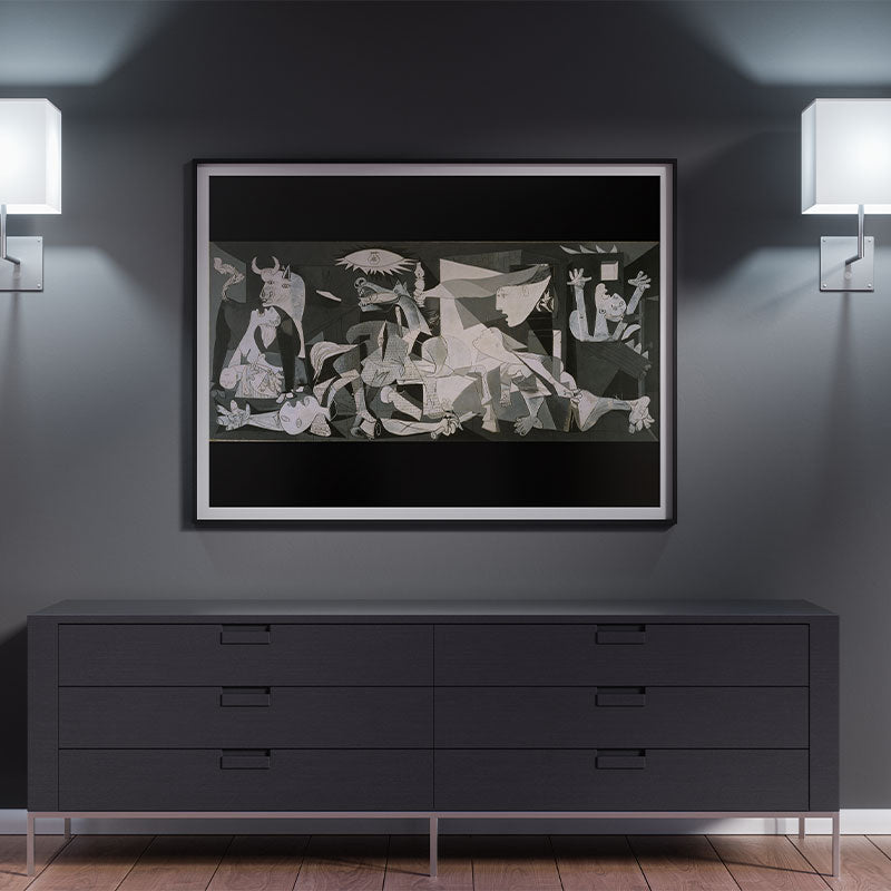 Quadro Decorativo Guernica Pendurado em Parede Preta.