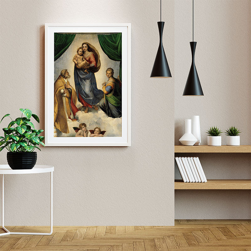 Quadro Decorativo Madona Sistina Pendurado ao Lado de Luminárias Pretas.