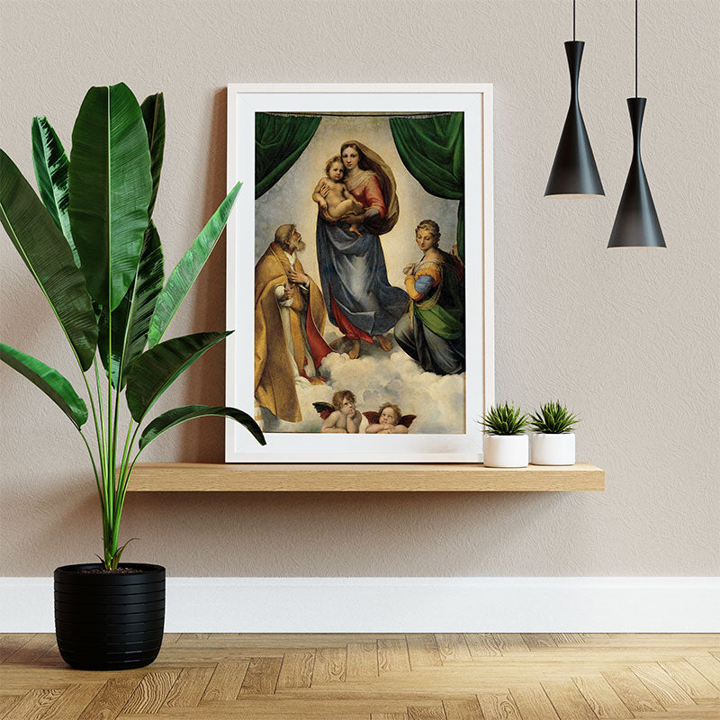 Quadro Decorativo Madona Sistina Pendurado ao Lado de Planta Verde.
